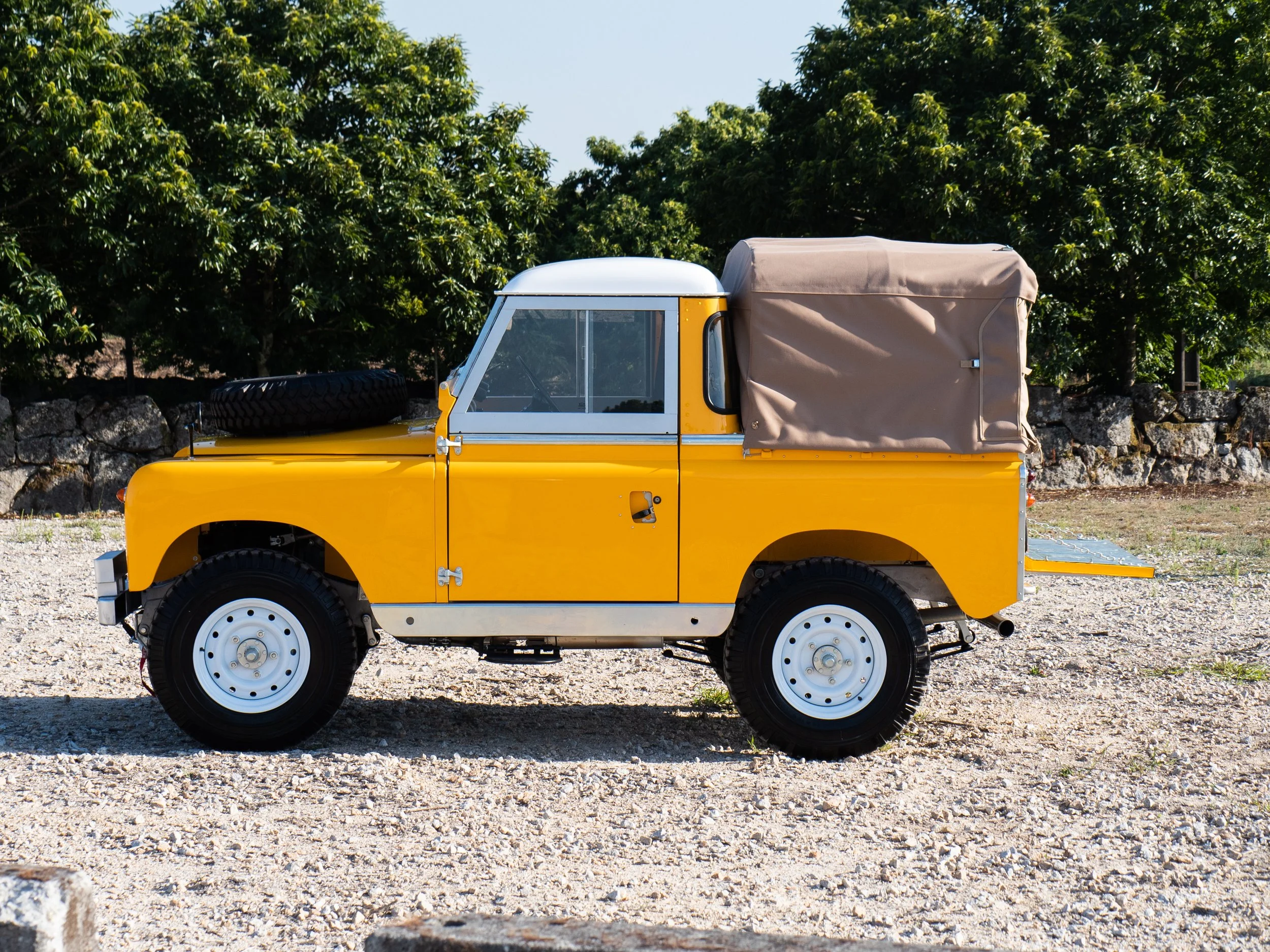 アメリカ　ビンテージ　クリームイエロー　ウィッカーシェルフ アメリカ ビンテージ クリームイエロー ウィッカーシェルフ アメリカ